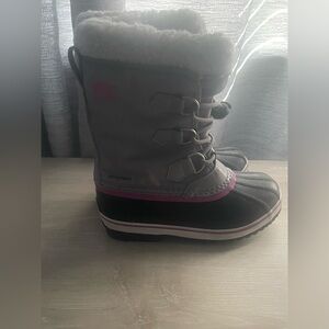 Sorel Gray and Black Boots with Pink Accents
Like new 
Size 1